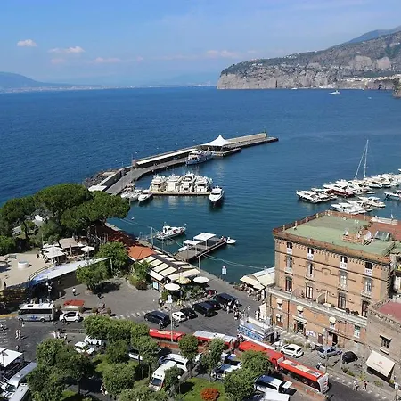 Happy Flat Free Parking Sorrento